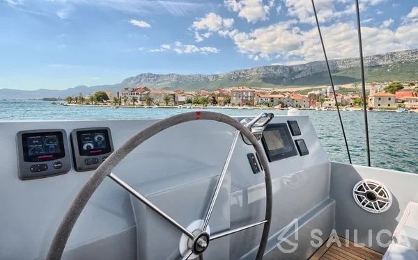 Luna 49 - Yacht Charter Sailica