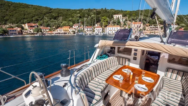 Sail boat - Yacht Charter Sailica