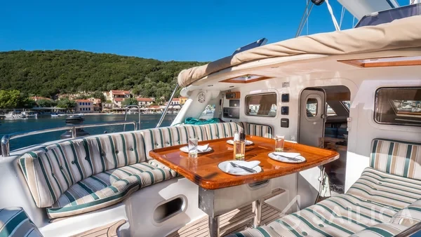 Sail boat - Yacht Charter Sailica