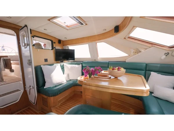 Sail boat - Yacht Charter Sailica