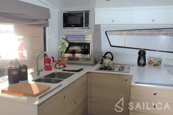 Bali 4.5 - Yacht Charter Sailica