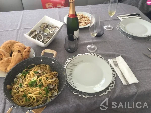 Bali 4.6 - Yacht Charter Sailica