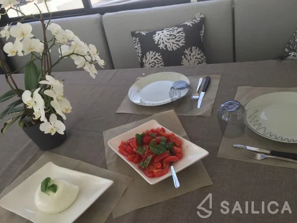 Bali 4.6 - Yacht Charter Sailica