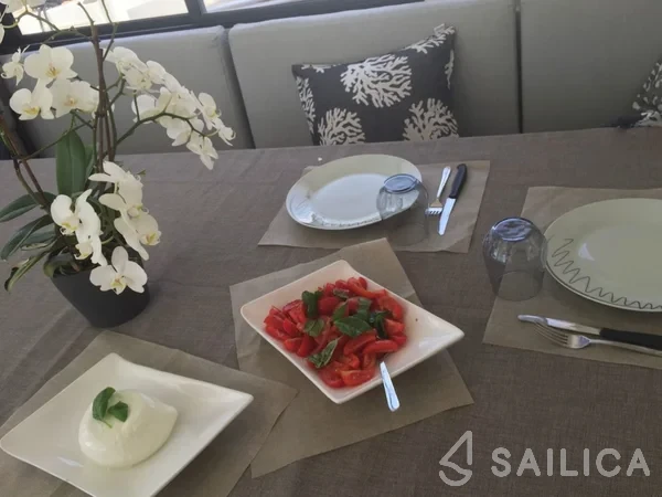Bali 4.6 - Yacht Charter Sailica