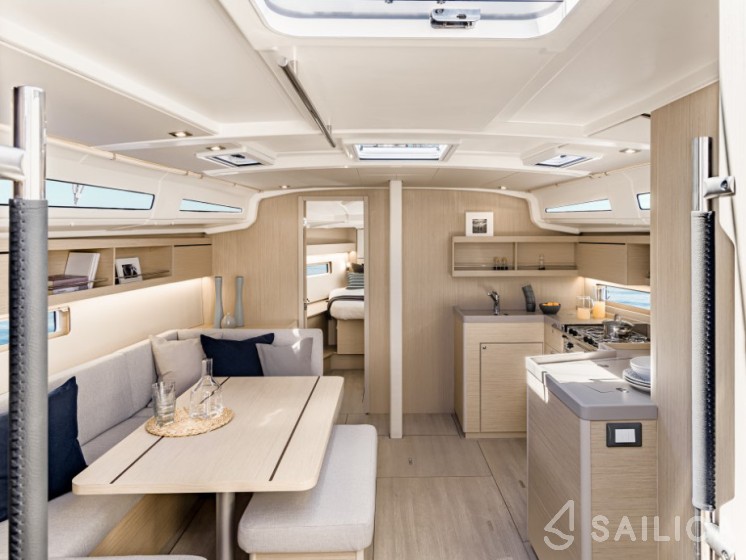 Oceanis 40.1 - Yacht Charter Sailica