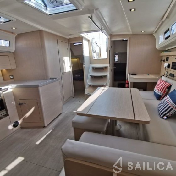 Oceanis 40.1 - Yacht Charter Sailica