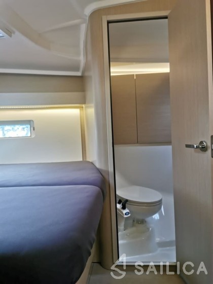 Oceanis 40.1 - Yacht Charter Sailica