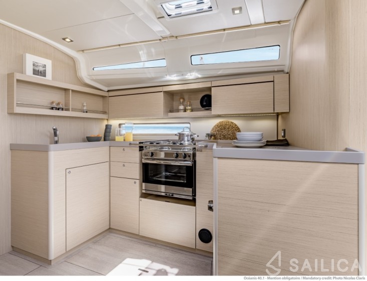 Oceanis 40.1 - Yacht Charter Sailica