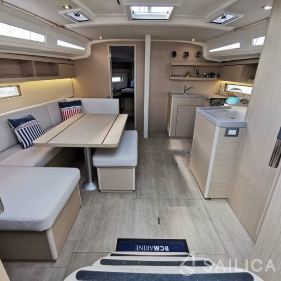 Oceanis 40.1 - Yacht Charter Sailica