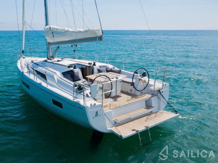Oceanis 40.1 - Yacht Charter Sailica