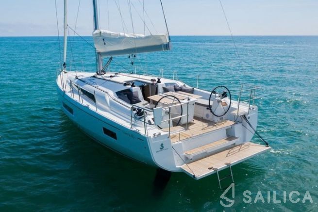 Oceanis 40.1 - Yacht Charter Sailica