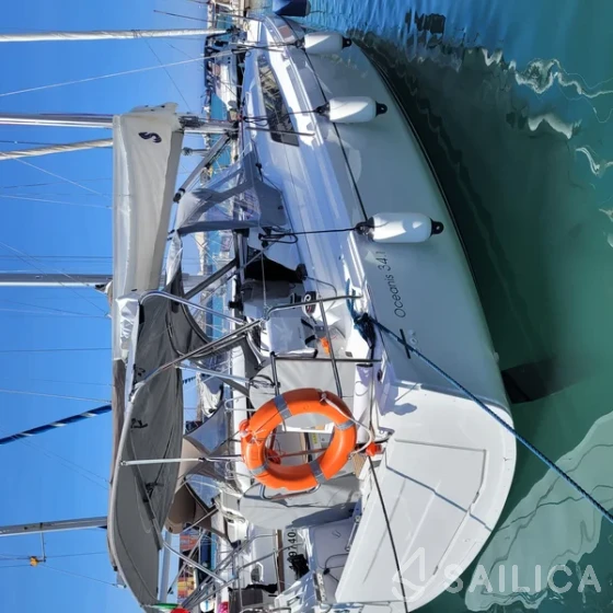 Oceanis 34.1 - Yacht Charter Sailica