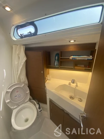 Oceanis 34.1 - Yacht Charter Sailica