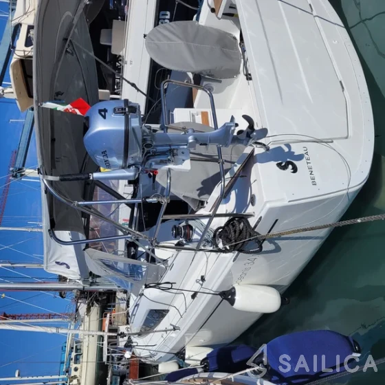 Oceanis 34.1 - Yacht Charter Sailica
