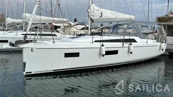 Oceanis 34.1 - Yacht Charter Sailica