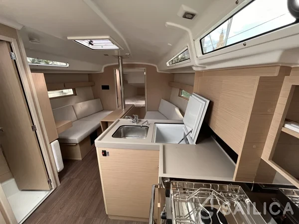 Oceanis 34.1 - Yacht Charter Sailica