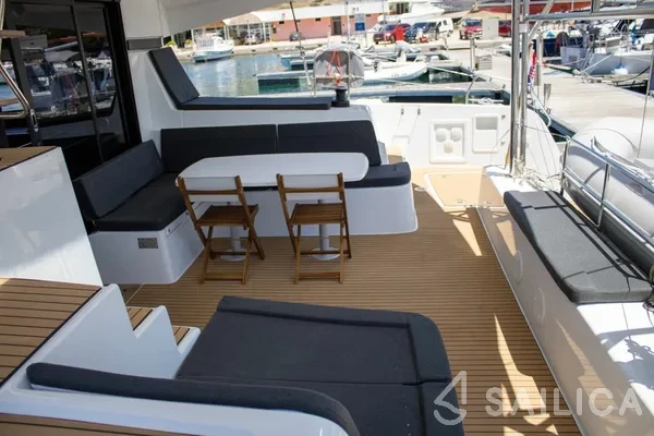 Lagoon 42 - Yacht Charter Sailica