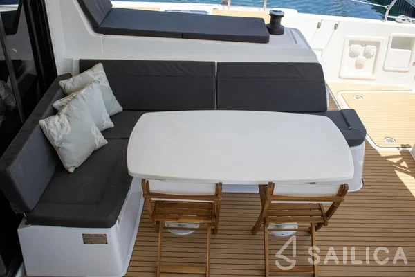Lagoon 42 - Yacht Charter Sailica