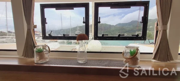 Lagoon 42 - Yacht Charter Sailica