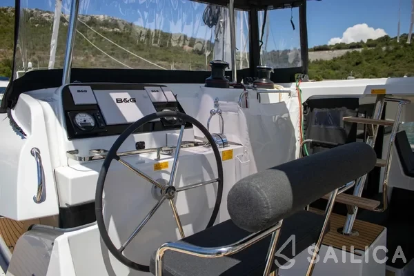 Lagoon 42 - Yacht Charter Sailica