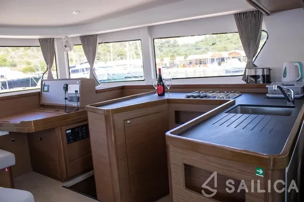 Lagoon 42 - Yacht Charter Sailica