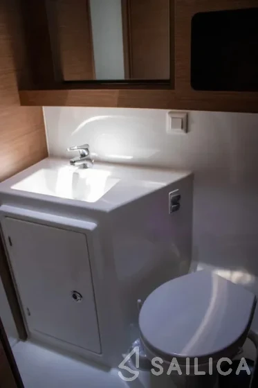 Lagoon 42 - Yacht Charter Sailica