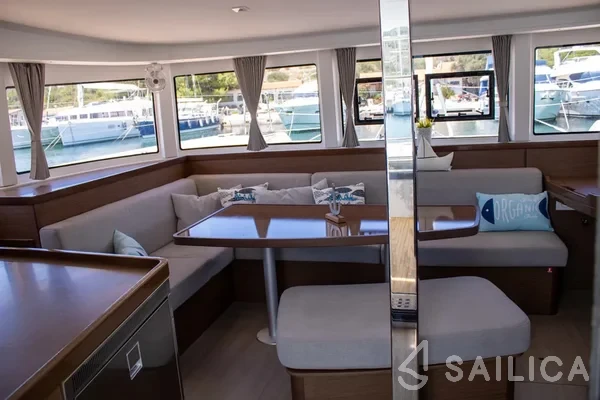 Lagoon 42 - Yacht Charter Sailica