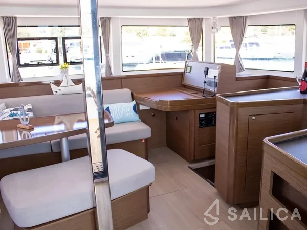 Lagoon 42 - Yacht Charter Sailica