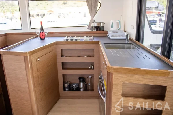 Lagoon 42 - Yacht Charter Sailica