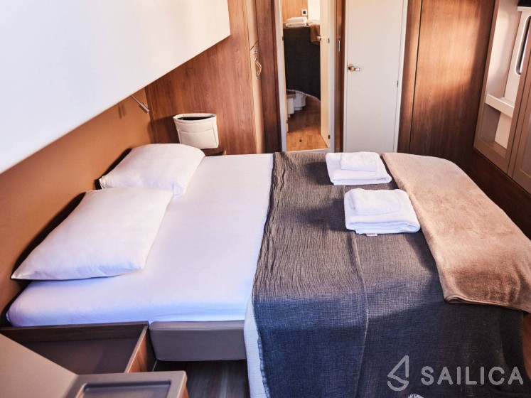 Bali 4.8  - Yacht Charter Sailica