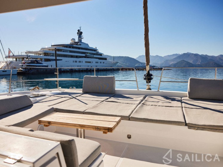 Bali 4.8  - Yacht Charter Sailica