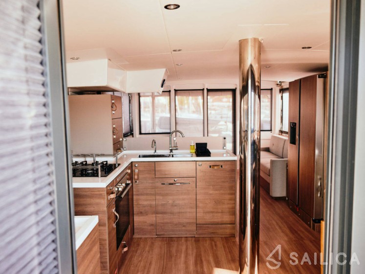 Bali 4.8  - Yacht Charter Sailica