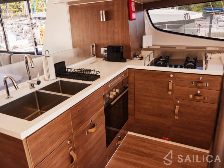 Bali 4.6 - Yacht Charter Sailica