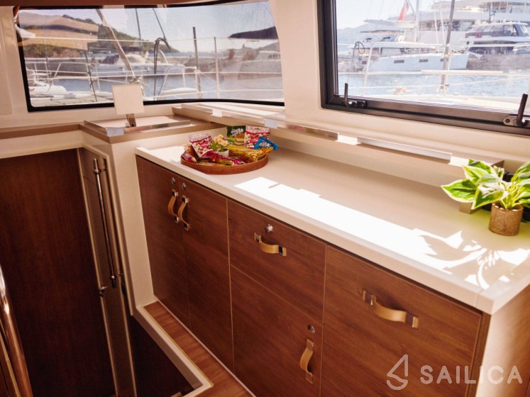 Bali 4.6 - Yacht Charter Sailica