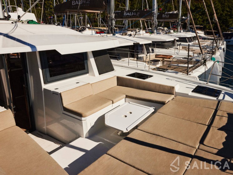 Bali 4.6 - Yacht Charter Sailica