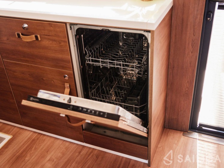 Bali 4.6 - Yacht Charter Sailica