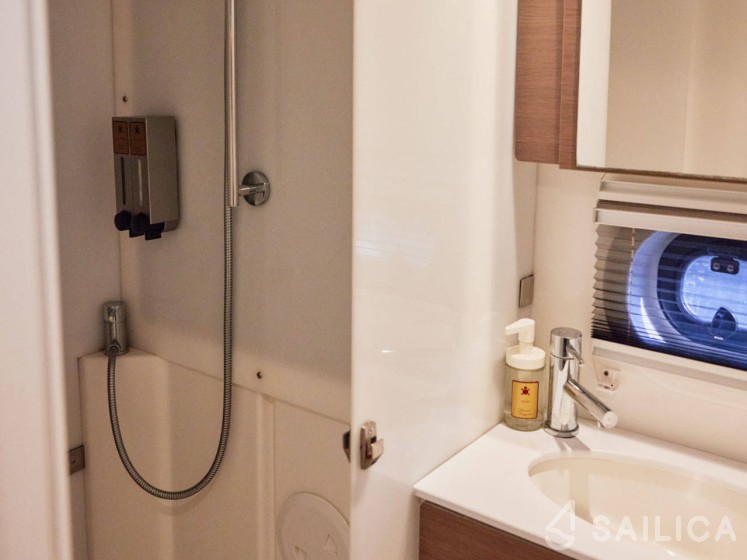 Bali 4.2 - Yacht Charter Sailica