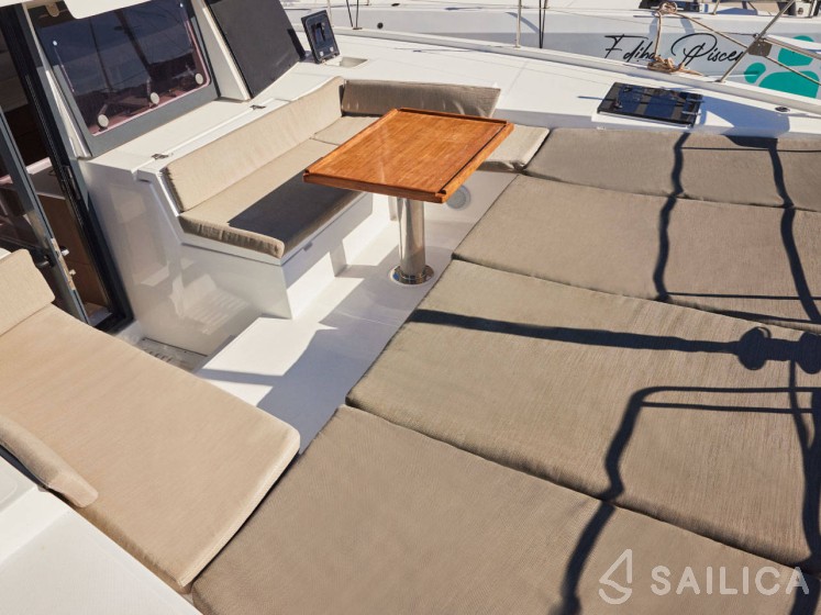 Bali 4.2 - Yacht Charter Sailica