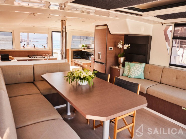Bali 4.2 - Yacht Charter Sailica