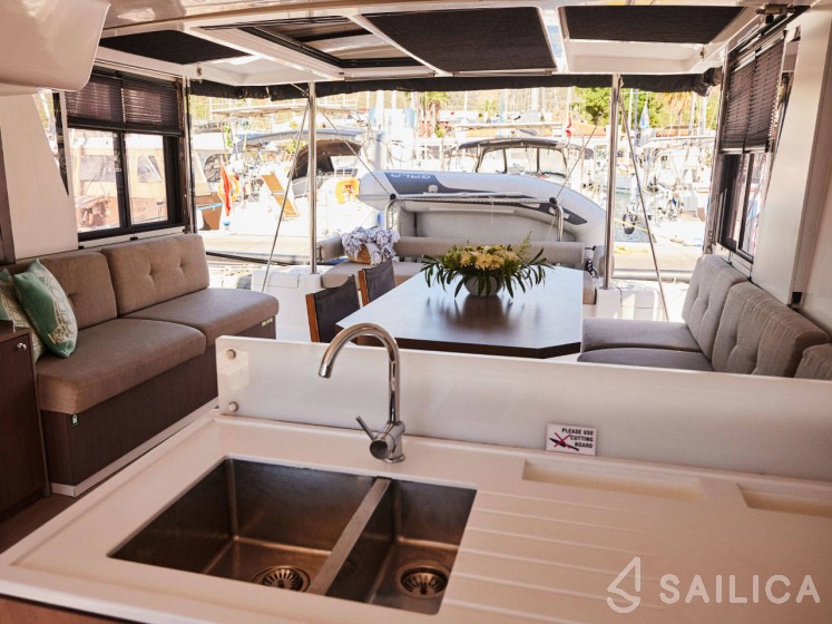 Bali 4.2 - Yacht Charter Sailica