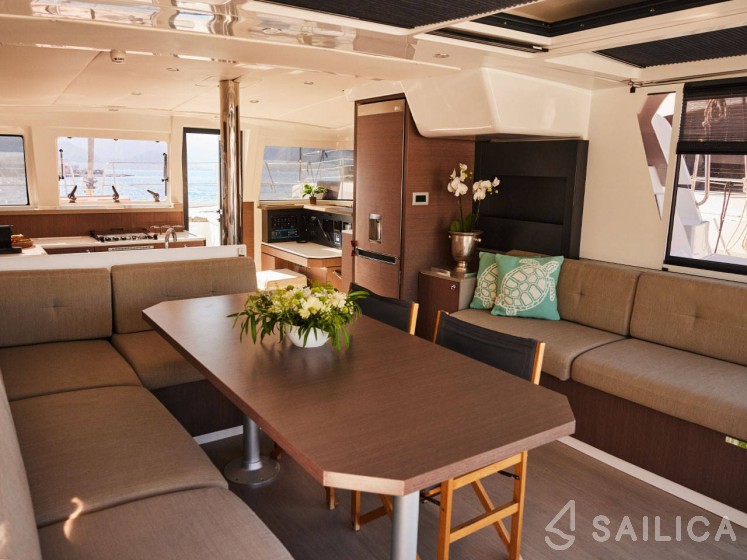 Bali 4.2 - Yacht Charter Sailica