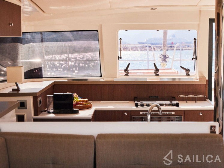 Bali 4.2 - Yacht Charter Sailica