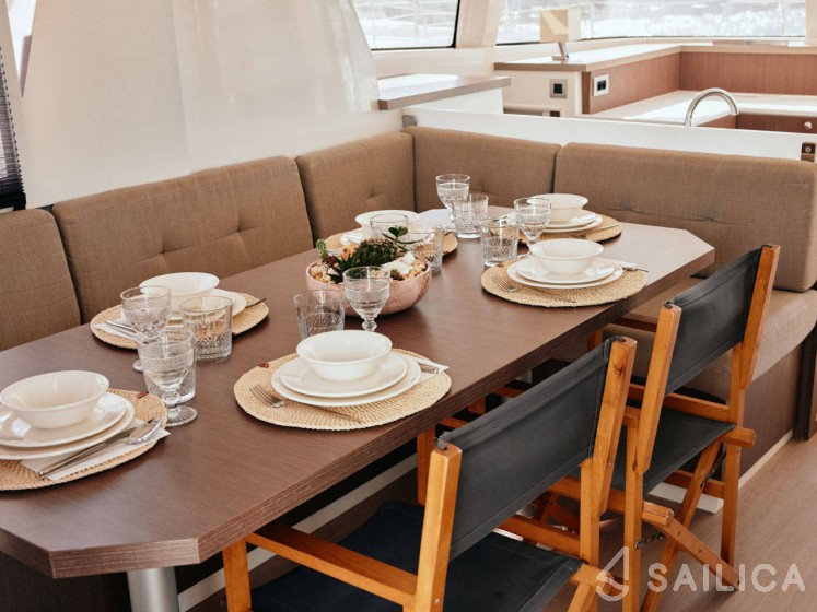 Bali 4.2 - Yacht Charter Sailica