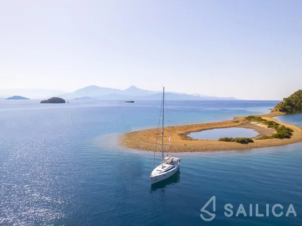 Bavaria 46 Cruiser - Yacht Charter Sailica