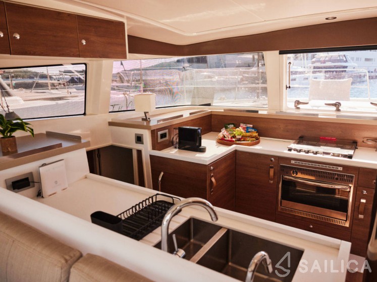 Bali 4.2 - Yacht Charter Sailica