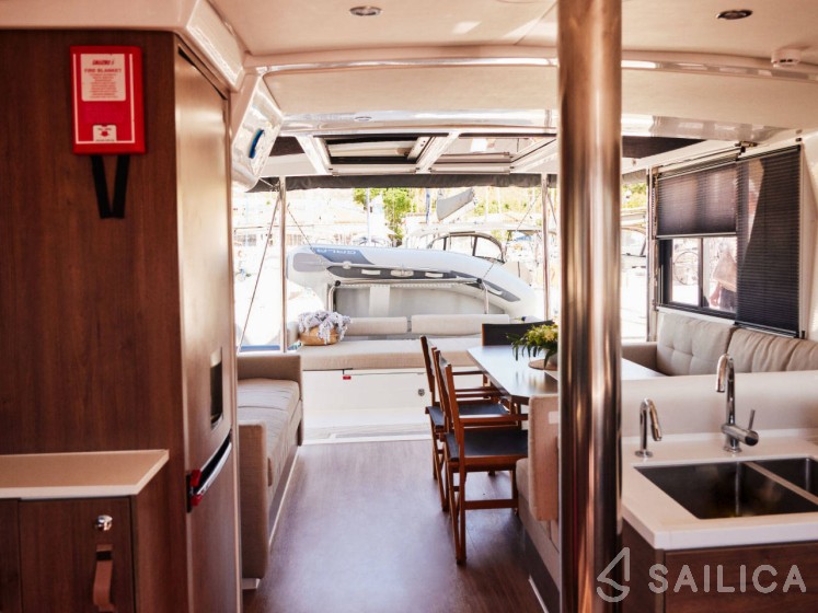 Bali 4.2 - Yacht Charter Sailica