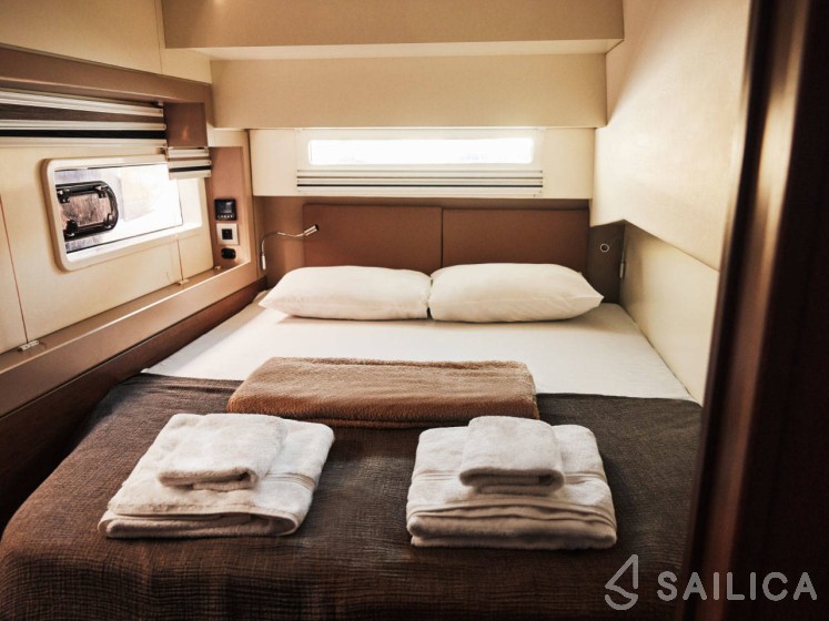 Bali 4.2 - Yacht Charter Sailica