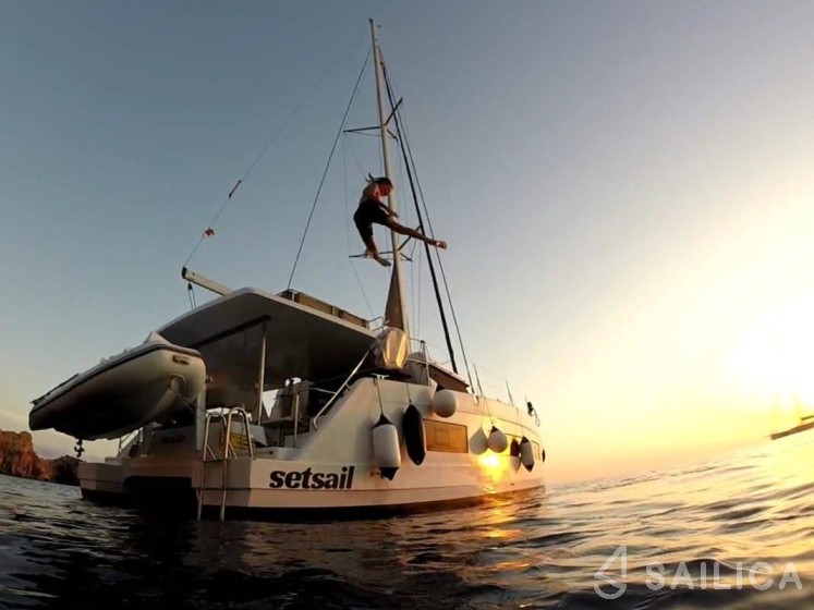 Aventura 37 - Yacht Charter Sailica