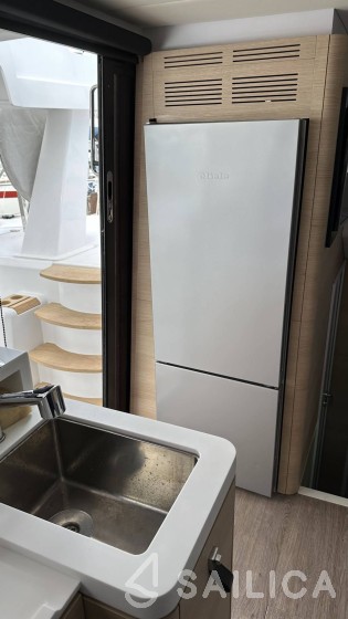 Aventura 37 - Yacht Charter Sailica