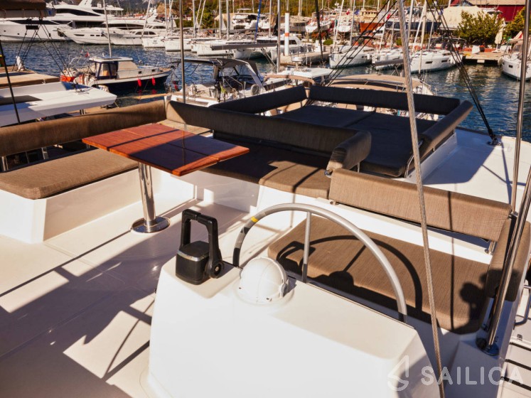 Bali 4.6 - Yacht Charter Sailica